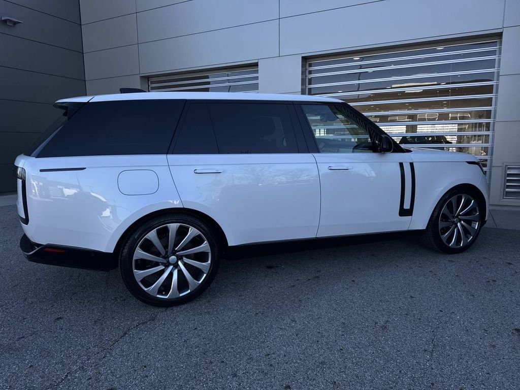 Certified Used 2024 Icy White SV Bespoke Special Effect Gloss Land Rover Autobiography image 8