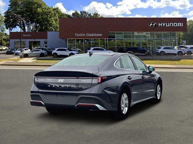New 2026 Carbon Blue Hyundai SE image 7