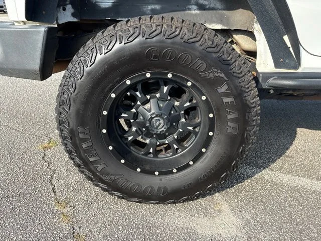 Used 2017 White Jeep Unlimited Sport image 5