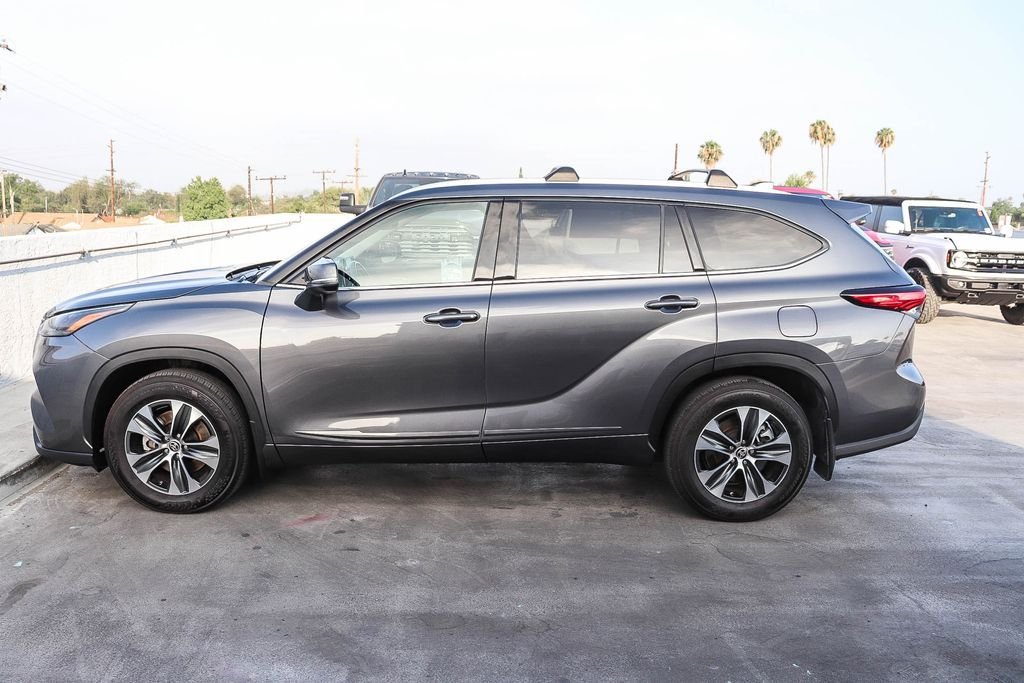 Used 2022 Magnetic Gray Metallic Toyota XLE image 14
