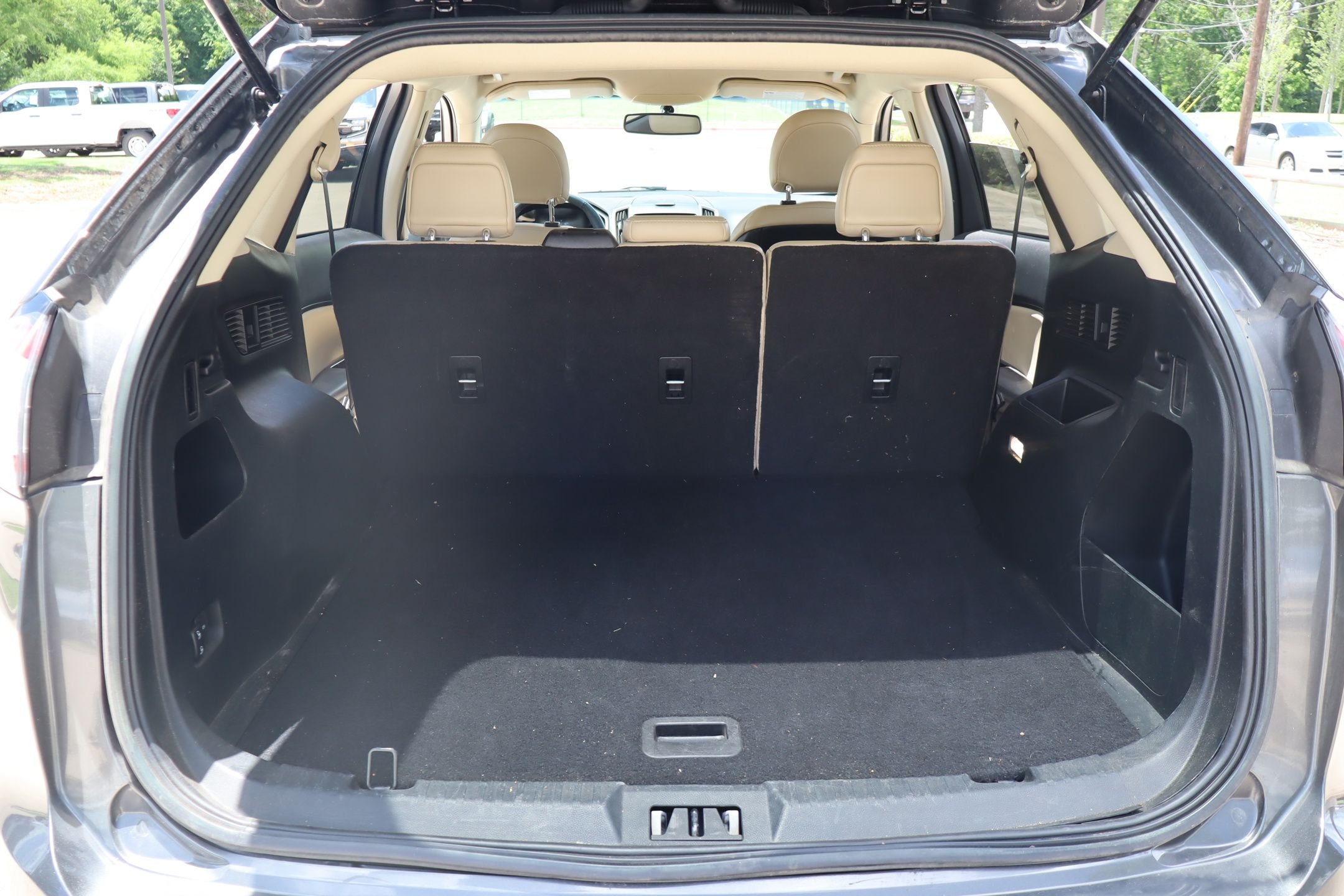 Used 2018 Gray Ford SEL image 25