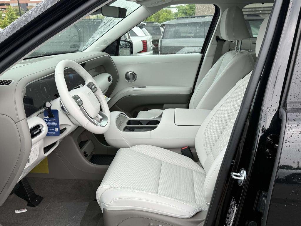 New 2026 Abyss Black Hyundai SEL 7P image 13