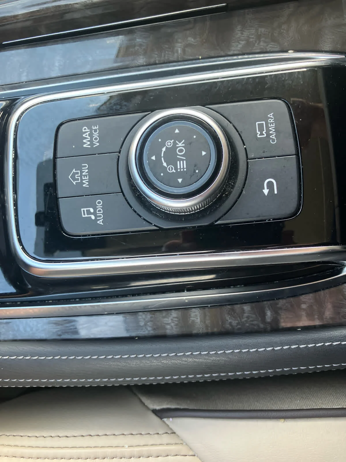 Used 2024 Aspen White Tricoat Nissan Platinum image 33