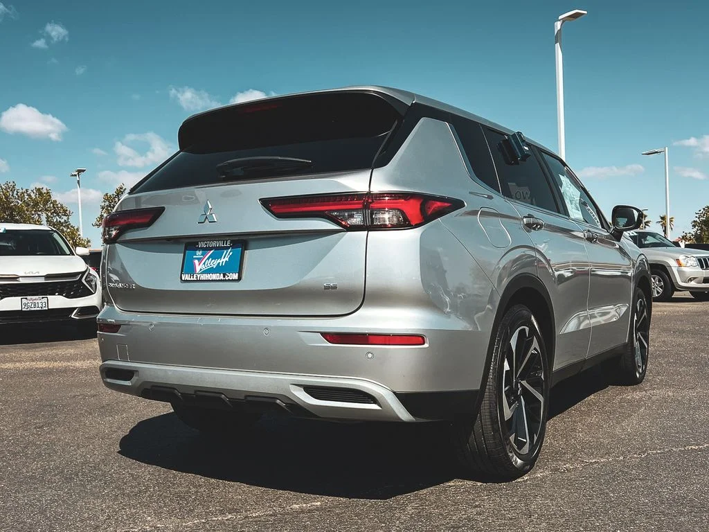 Used 2022 Alloy Silver Metallic Mitsubishi  image 6