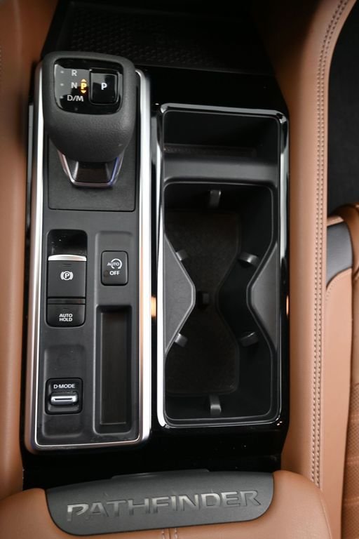 Used 2025 Black Nissan Platinum image 23