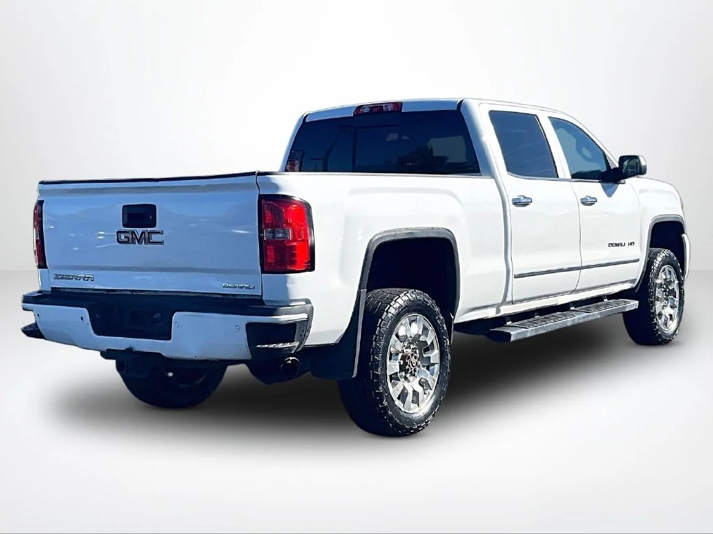 Used 2015 White GMC Denali image 2