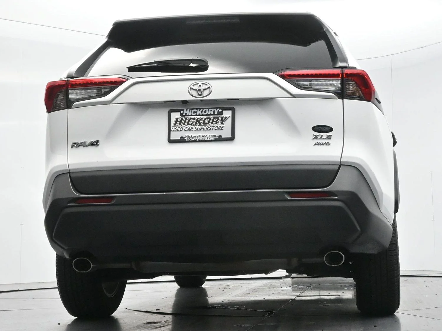 Used 2022 White Toyota XLE image 47