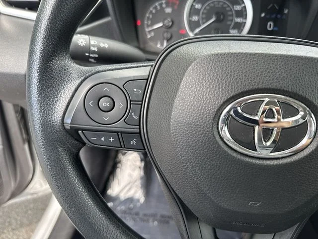 Used 2022 Silver Toyota LE image 16
