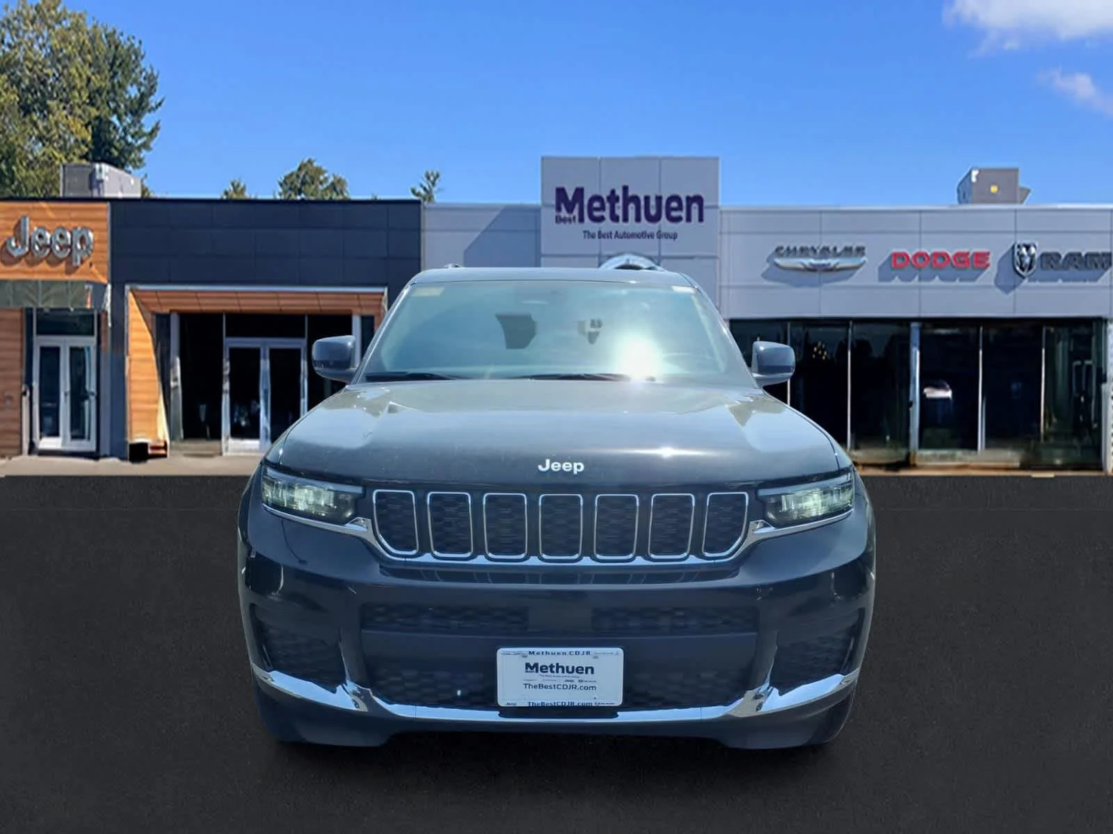 New 2026 Diamond Black Crystal Pearlcoat Jeep Laredo X image 2