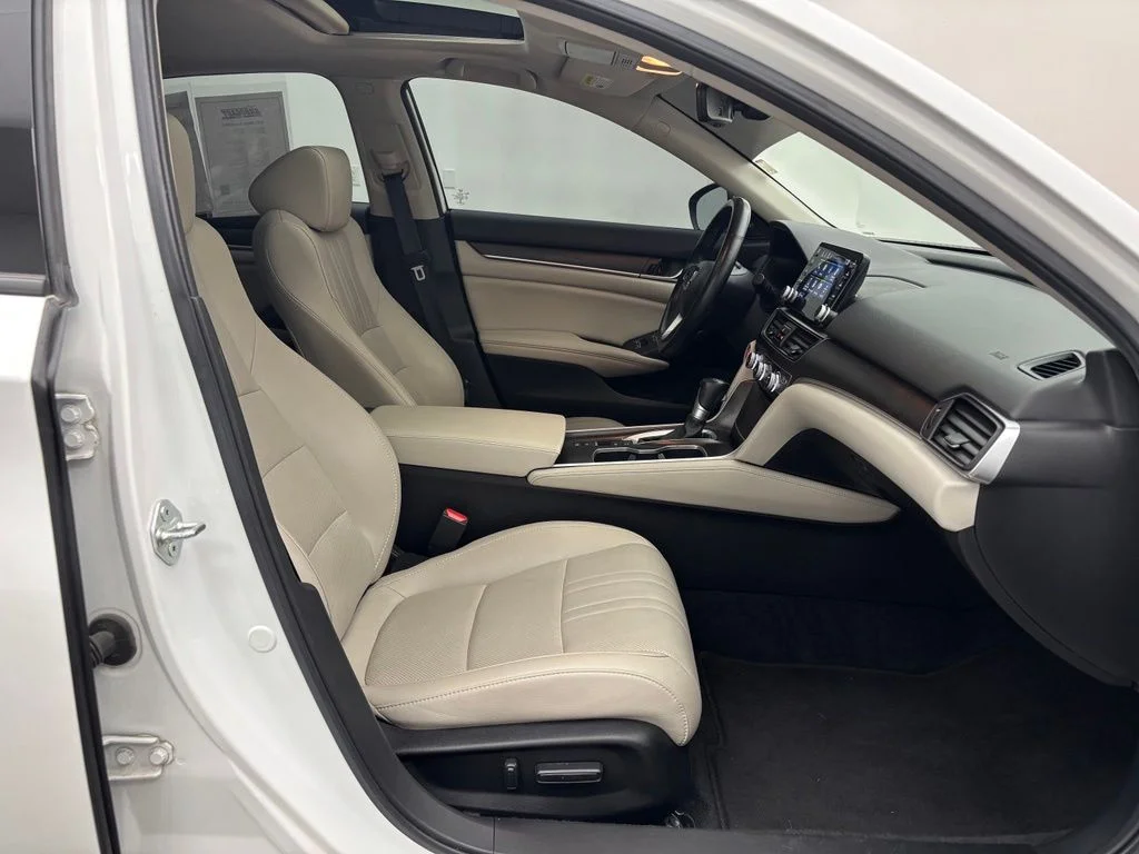 Used 2021  Honda EX-L image 30