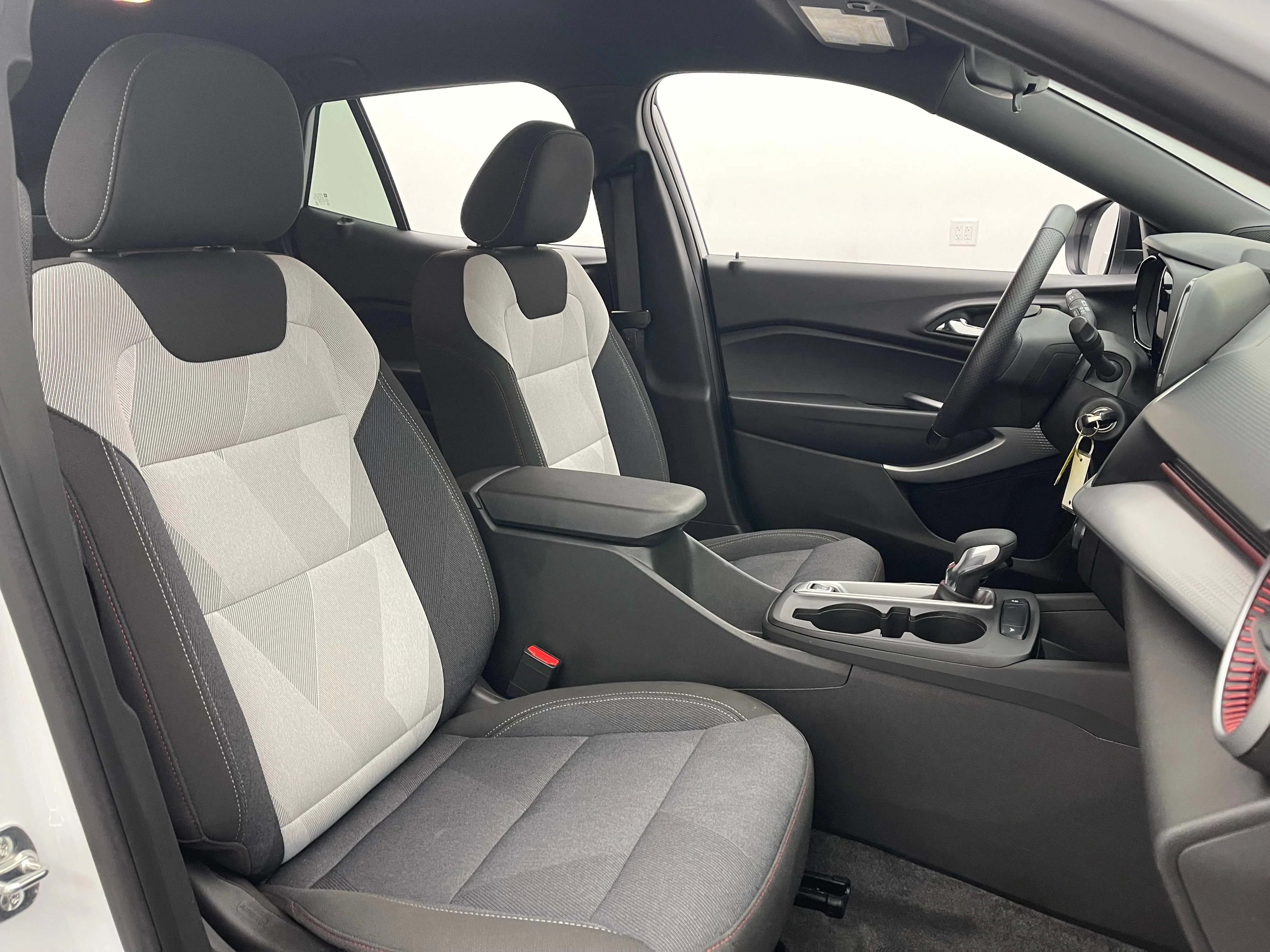 Used 2024 Summit White Chevrolet 1RS image 31
