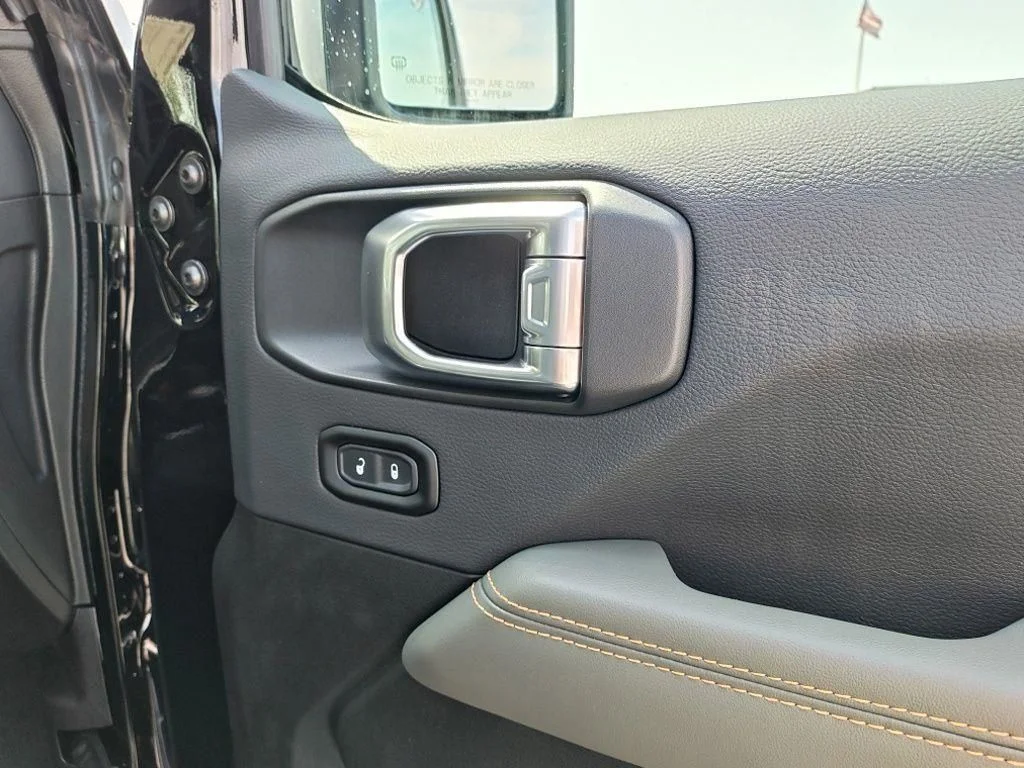 New 2026 Black Clear-Coat Exterior Paint Jeep Mojave X image 38