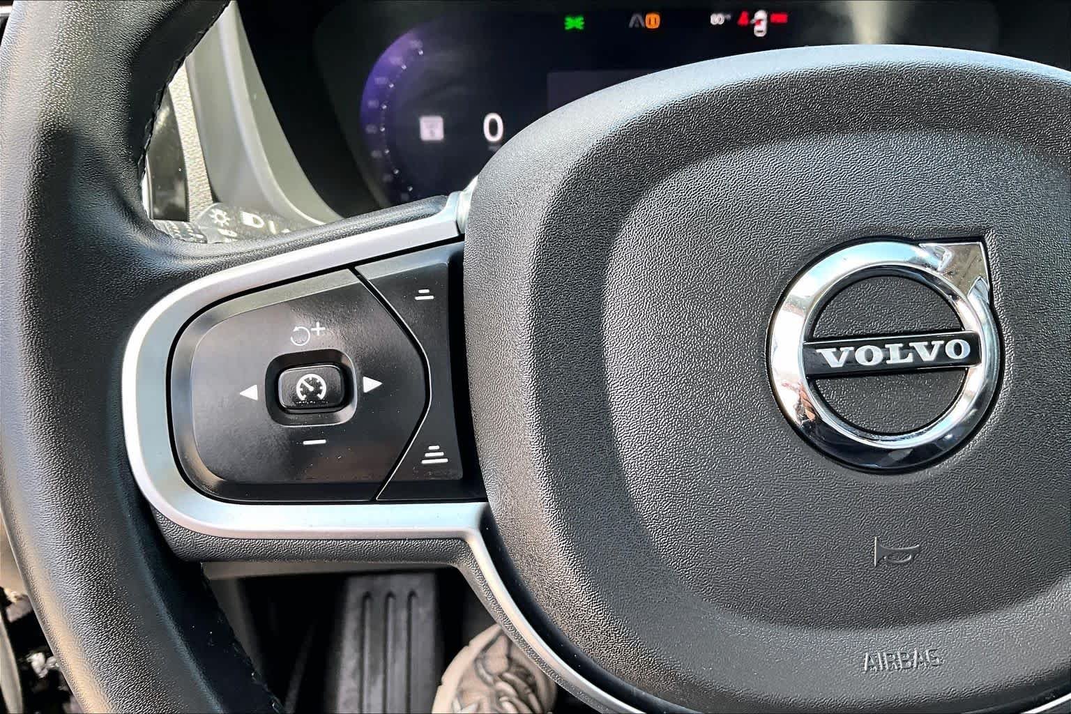 Used 2024 Onyx Black Metallic Volvo Core Dark Theme image 24