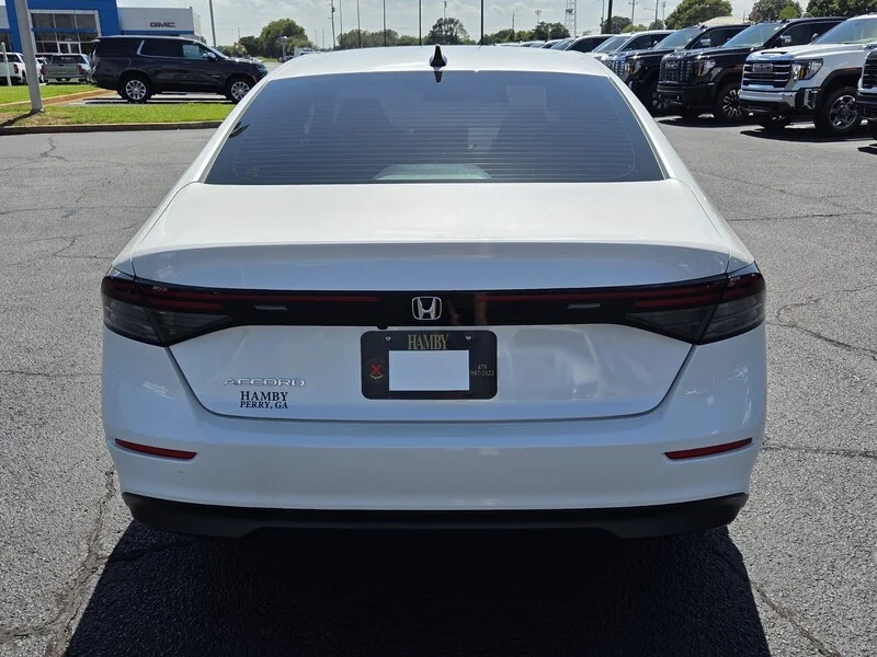 Used 2025 Platinum White Pearl Honda SE image 10