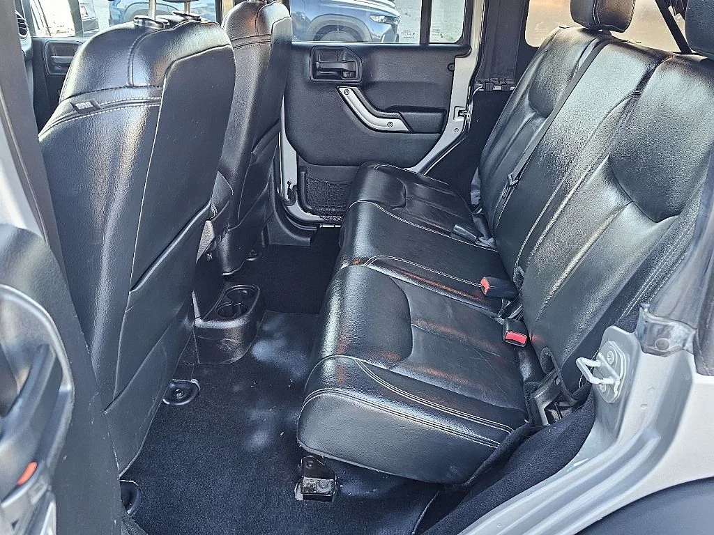 Used 2015 Silver Jeep Unlimited Rubicon image 19