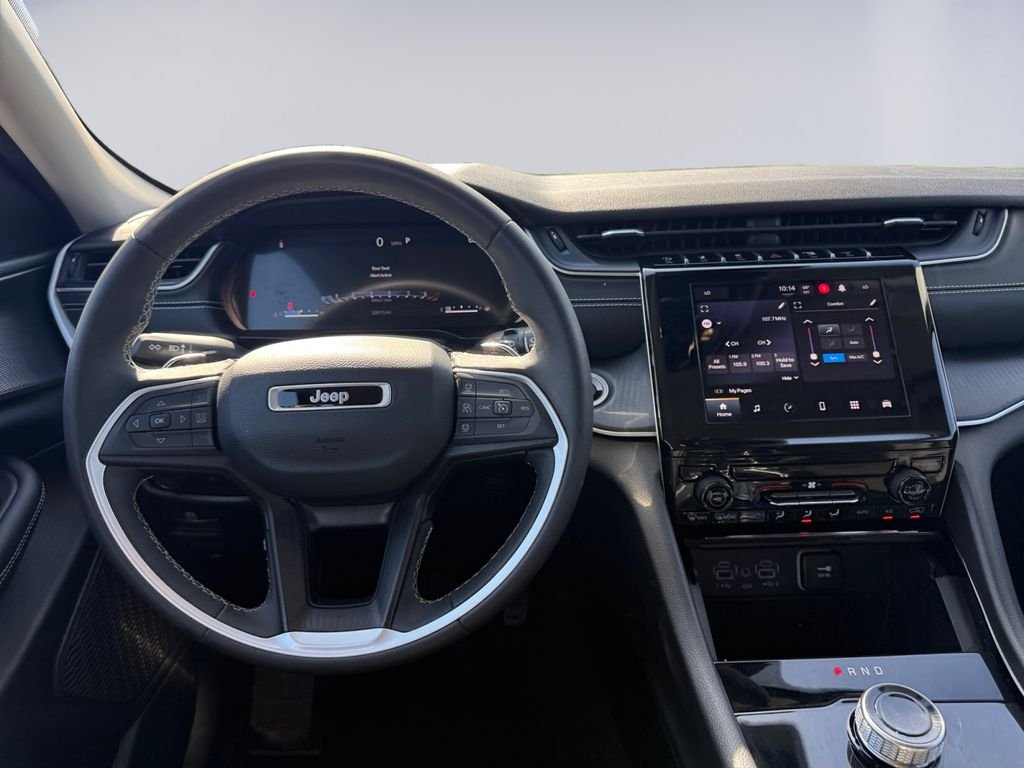 Used 2023 Gray Jeep Laredo image 12