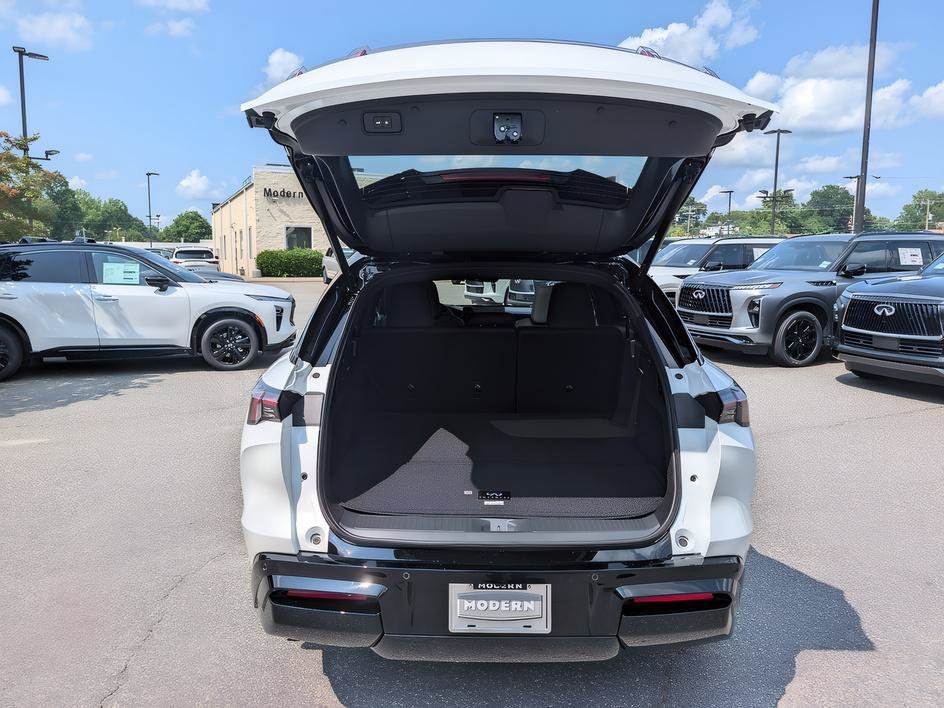 New 2027 Radiant White/Black Obsidian INFINITI SPORT image 24