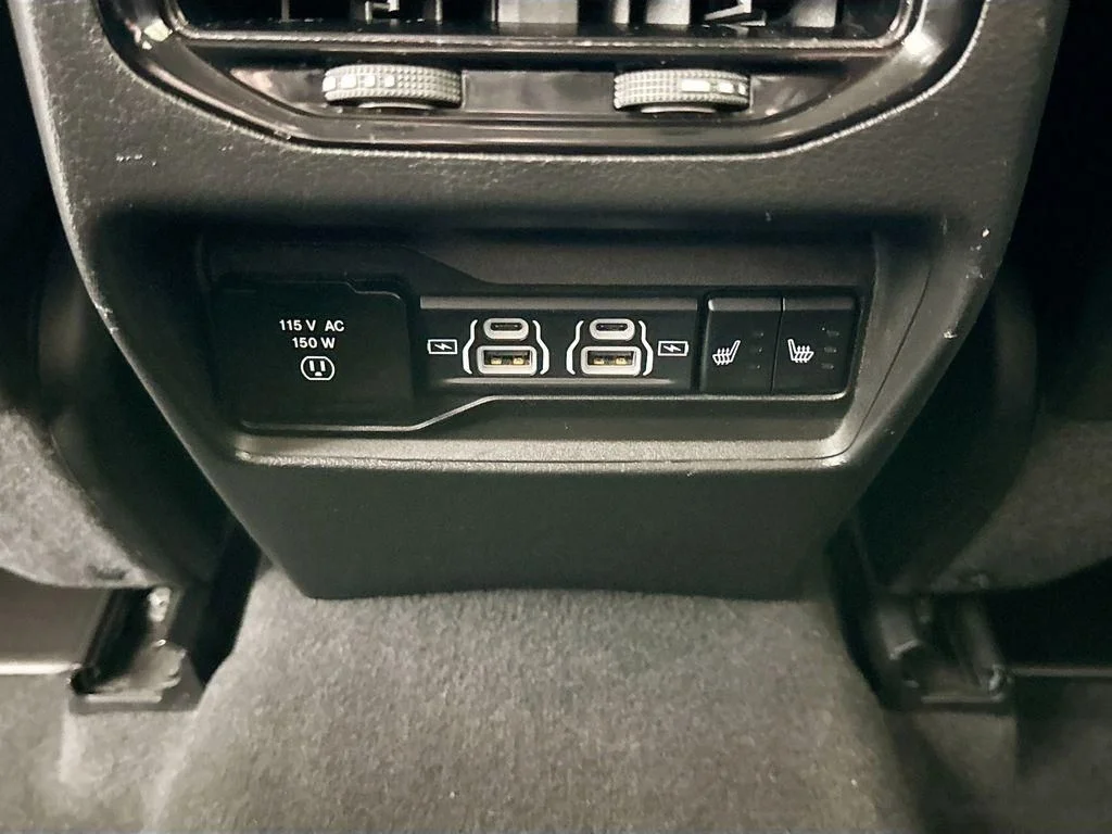 Used 2023 Velvet Jeep Limited image 17