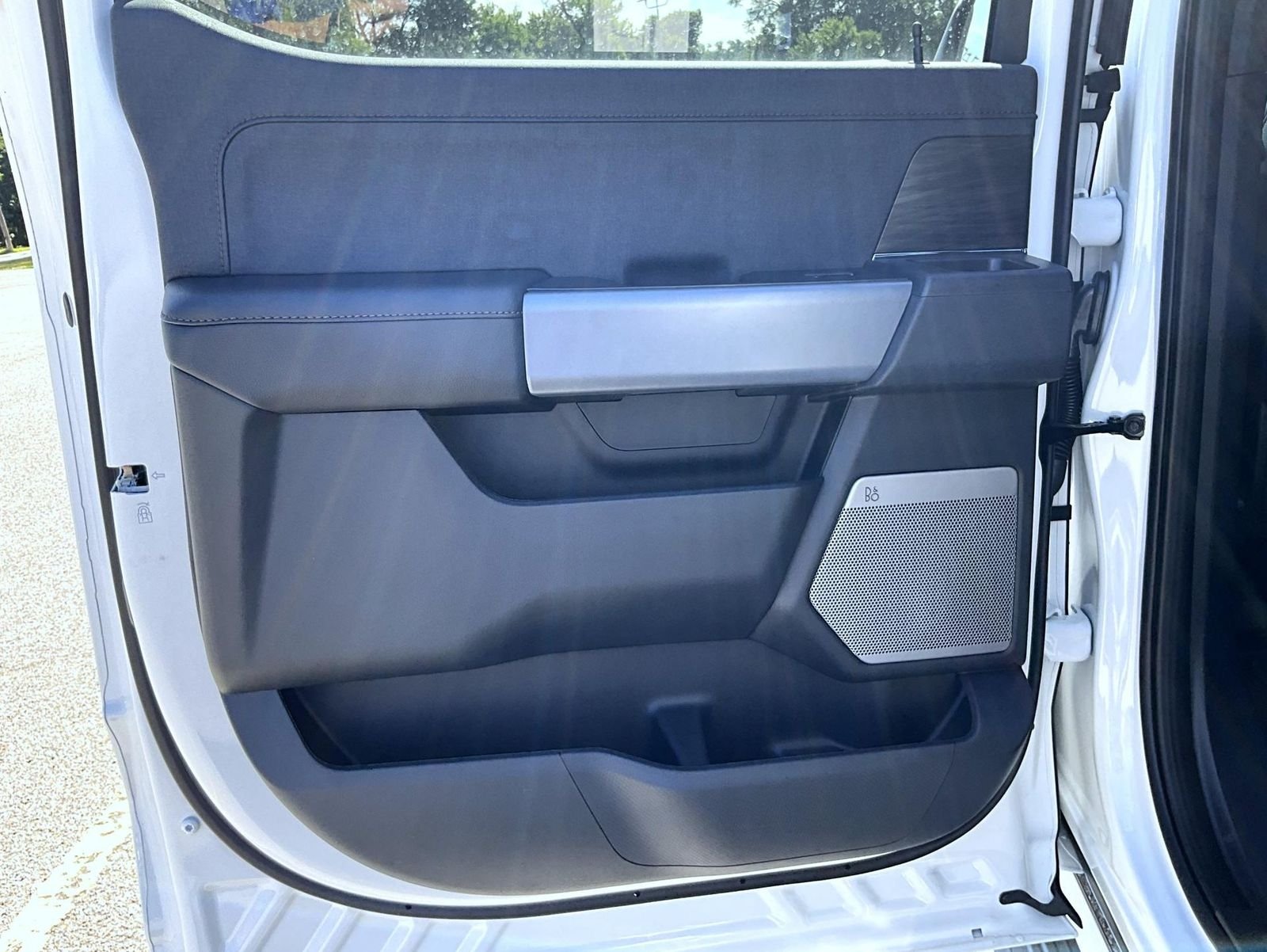 New 2026 Star White Metallic Tri-Coat Ford Lariat image 24