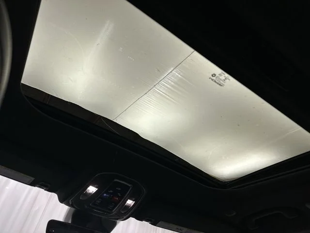 New 2026 Bright White Clear-Coat Exterior Paint Jeep Laredo Altitude image 18