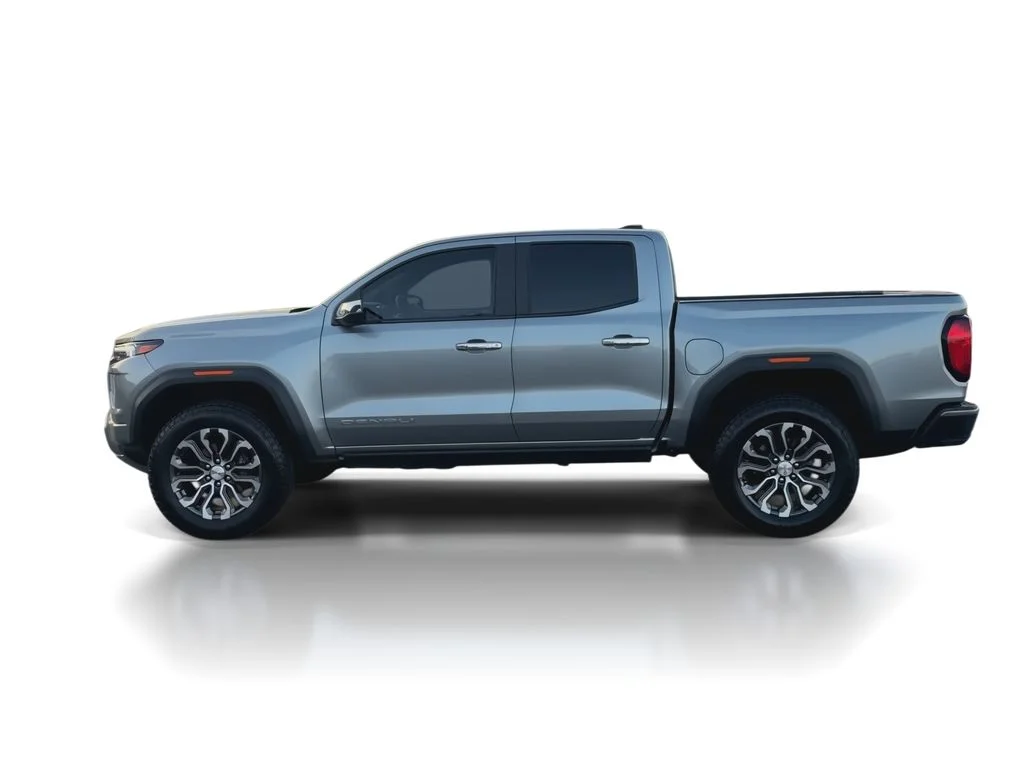 Used 2025 Silver GMC Denali image 5