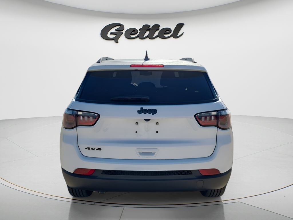 New 2026 Bright White Clear-Coat Exterior Paint Jeep Latitude image 7