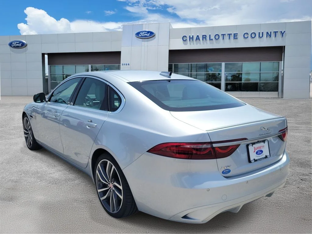 Used 2022 Silver Jaguar SE image 3