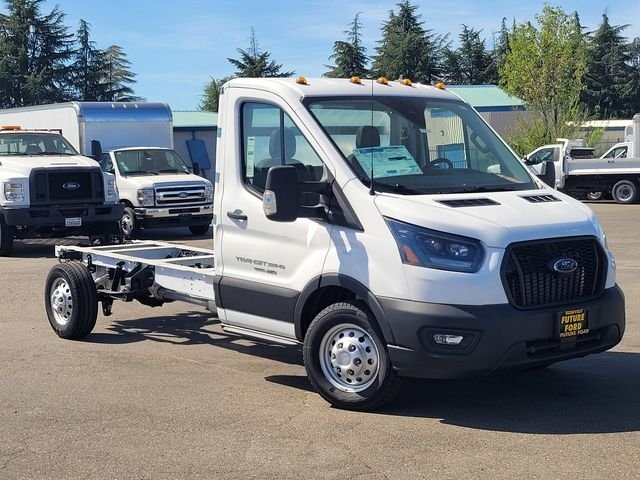 New 2025 Oxford White Ford Cutaway image 1