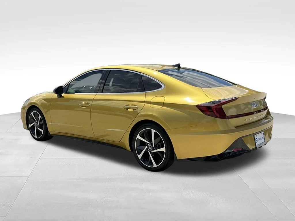 Used 2021 Yellow Hyundai SEL Plus image 5