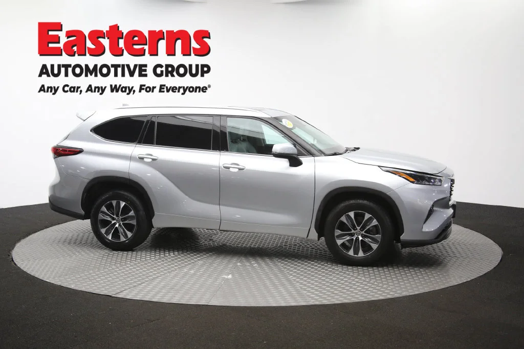 Used 2021 Silver Toyota XLE image 53