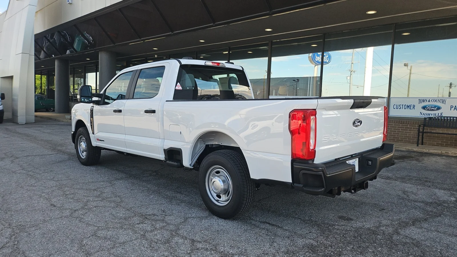 New 2027 Oxford White Ford XL 2WD image 3