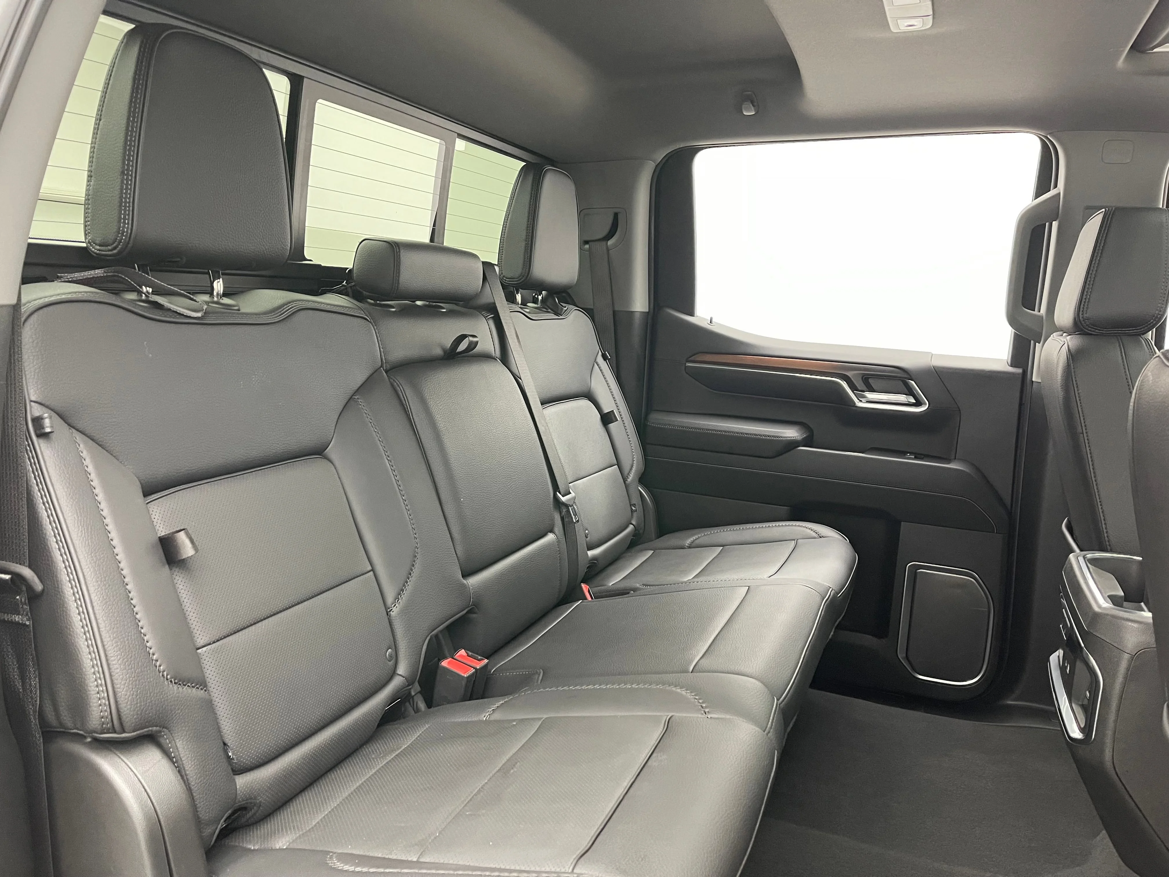 Used 2024 Onyx Black GMC Denali image 40