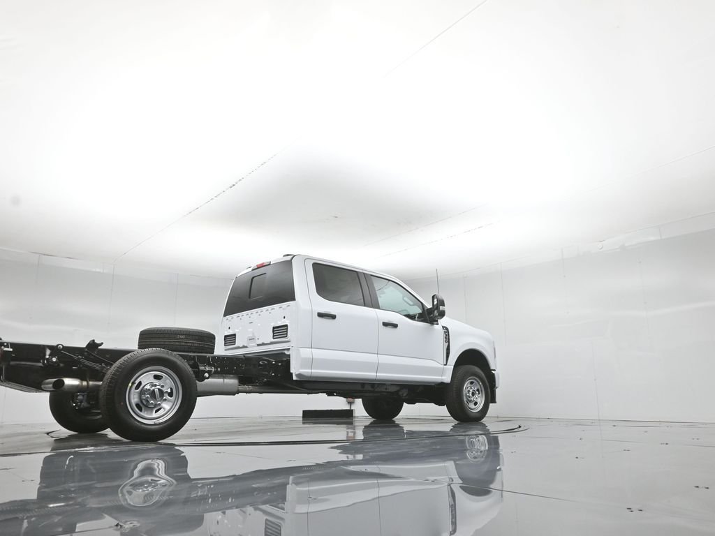 New 2026 Oxford White Ford XL image 44