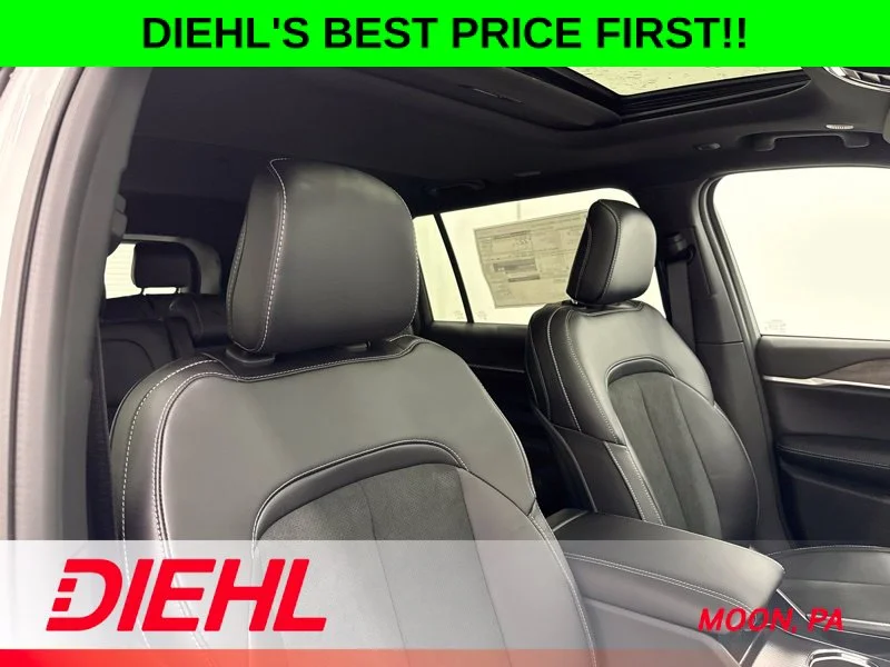 New 2027 Bright White Clear-Coat Paint Jeep Laredo Altitude image 12