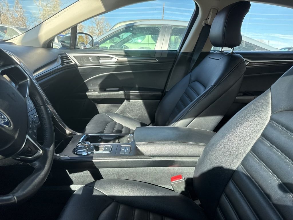 2019 Ford Fusion Hybrid SEL photo 4