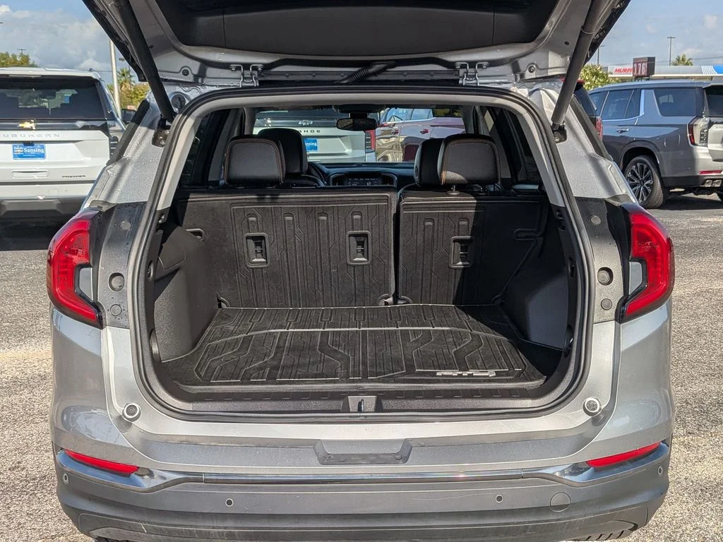 Used 2024 Silver GMC AT4 image 28