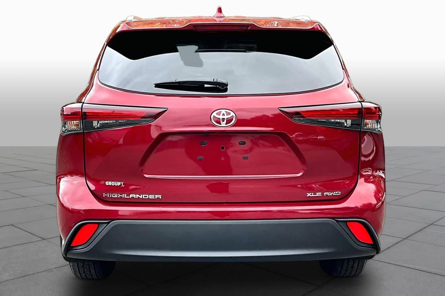 Used 2024 Ruby Flare Pearl Toyota XLE image 5