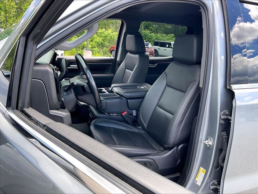 Used 2025 Sterling Metallic GMC SLT image 9