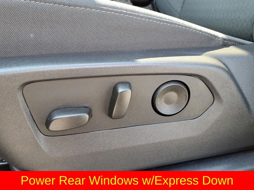 Used 2025 White Chevrolet Custom image 18