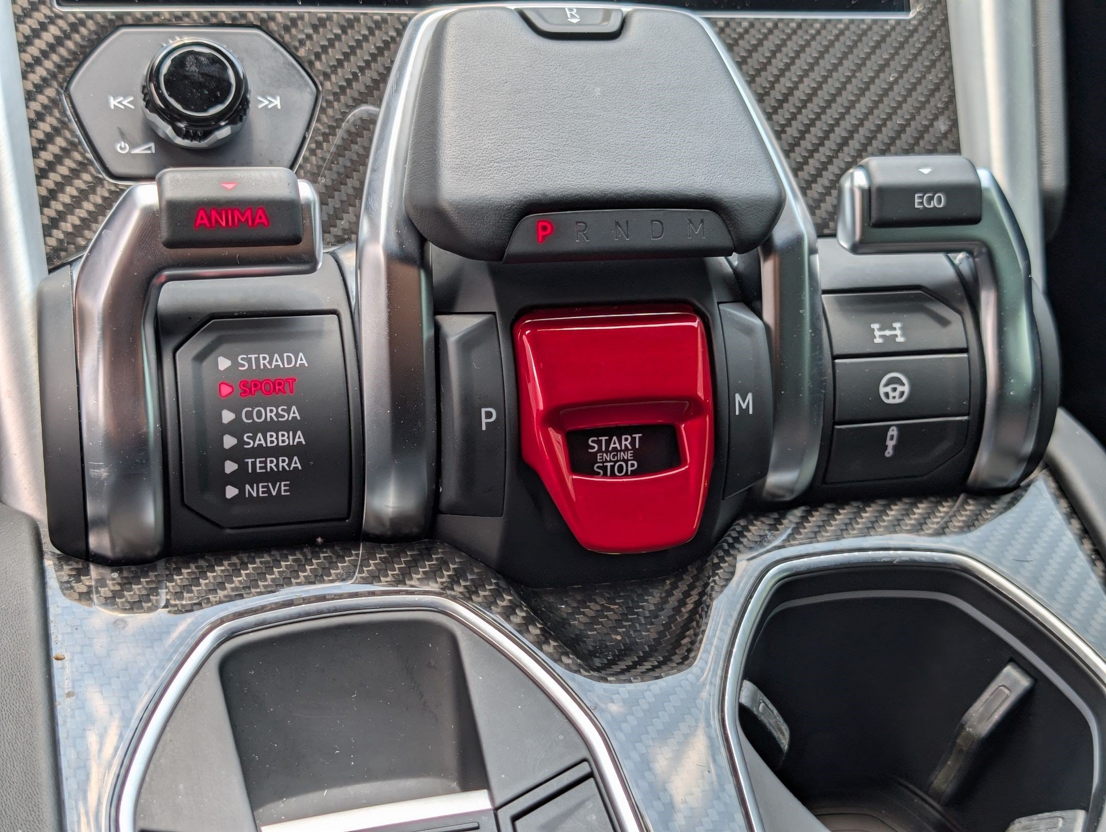 Used 2020 Red Lamborghini Base image 20