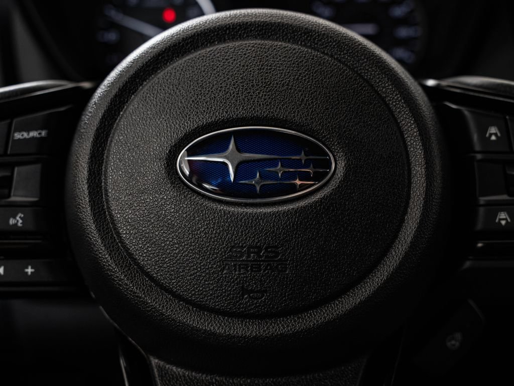 Used 2025 Ice Silver Metallic Subaru Onyx Edition image 30