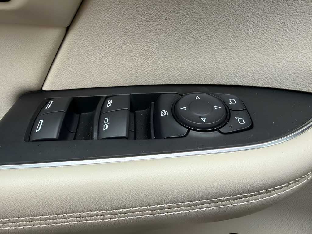 Used 2021 Red Buick Essence image 24