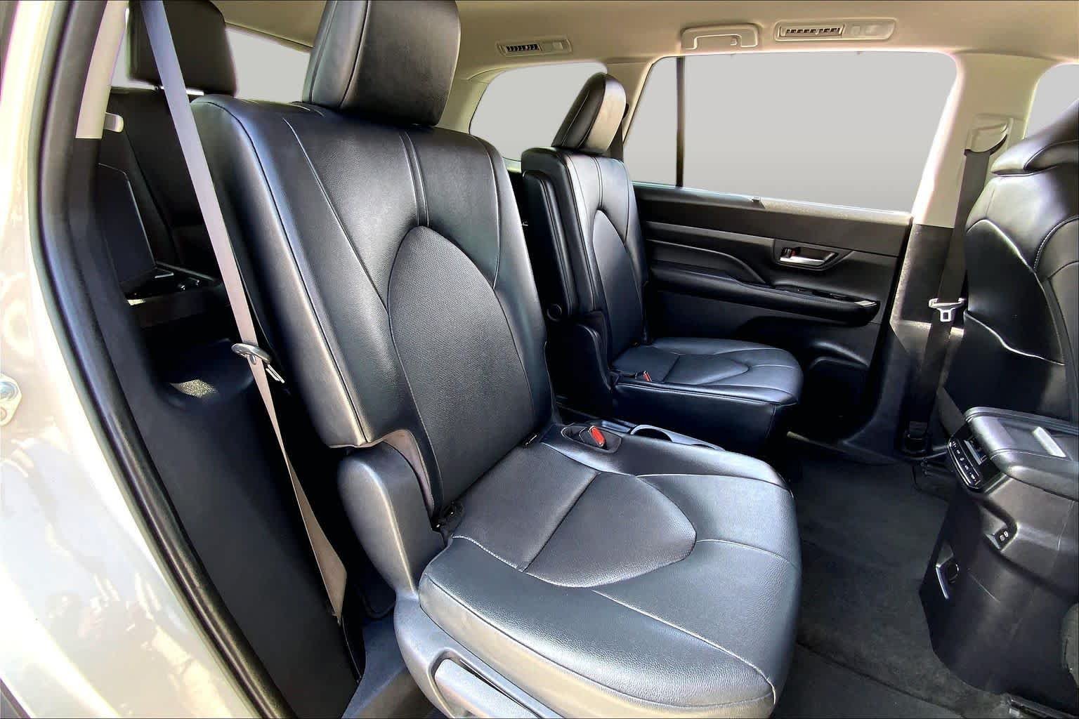 Used 2024 Coastal Cream Toyota XLE image 19