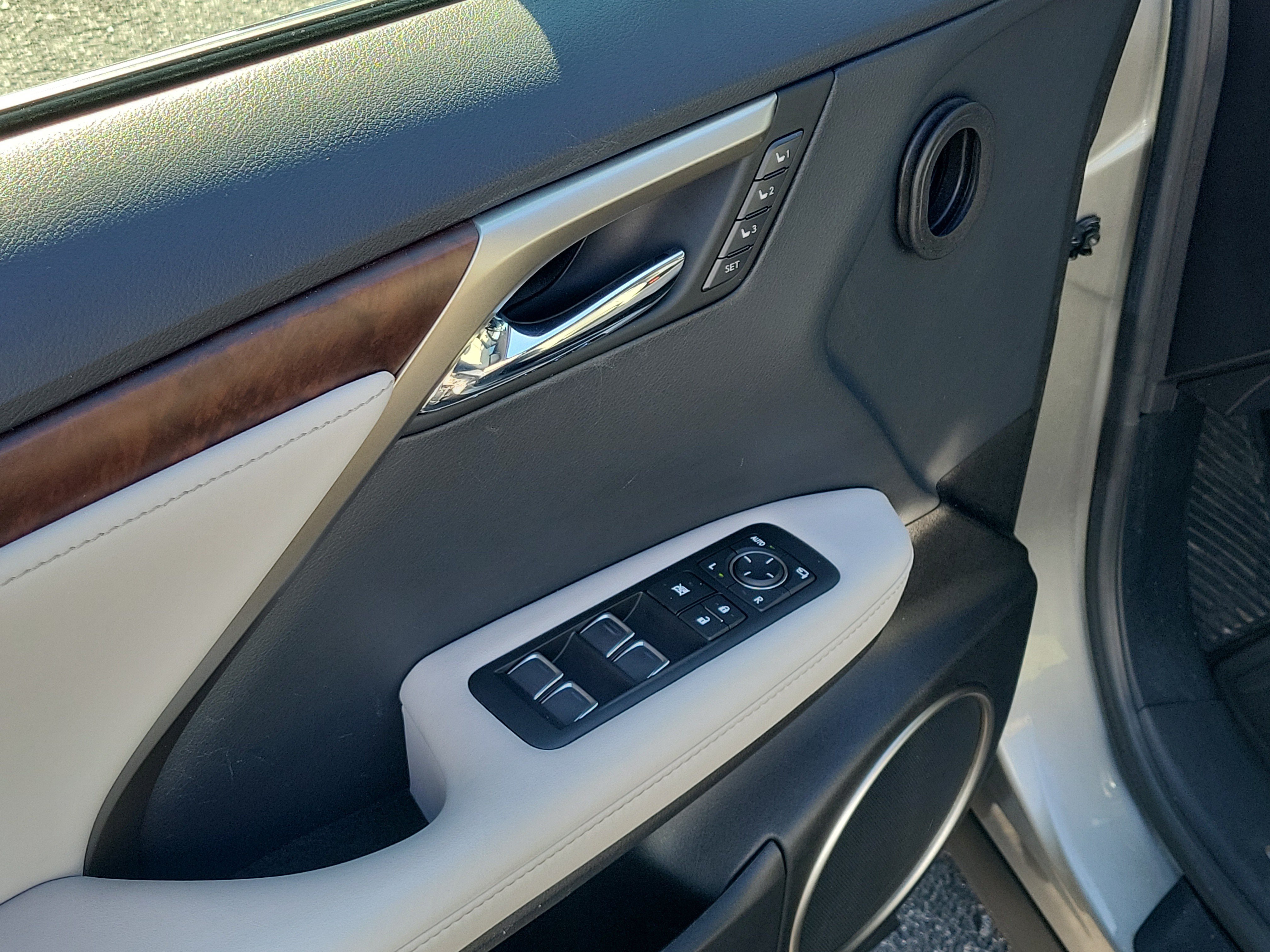 Used 2022 Silver Lexus 450h image 19