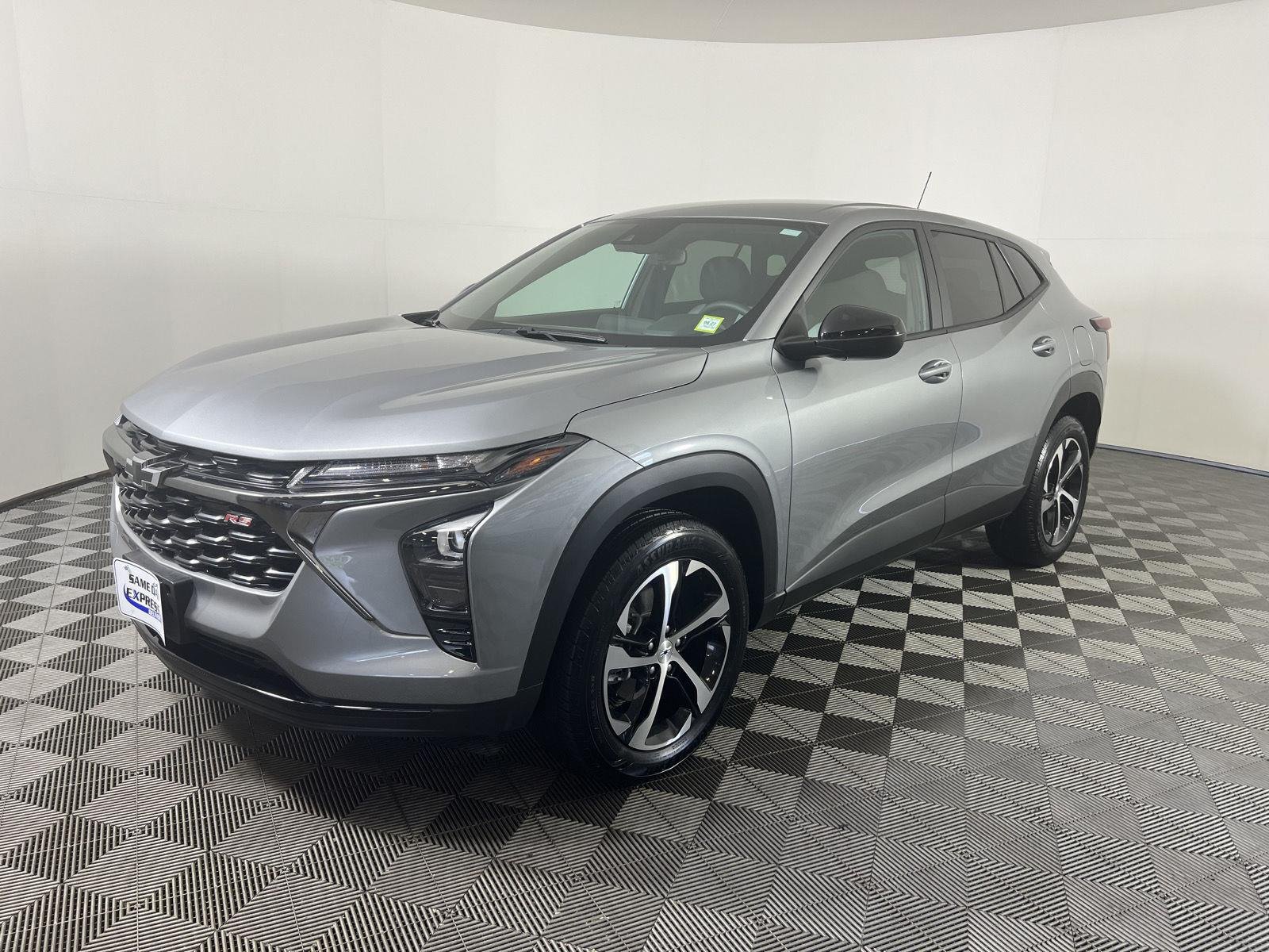 Used 2025 Sterling Gray Metallic Chevrolet 1RS image 25