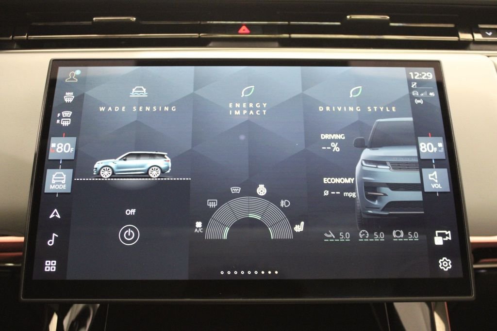 Used 2024  Land Rover SE image 26
