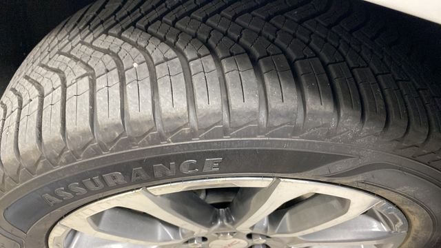 Used 2023 White Frost Tricoat GMC Denali image 33