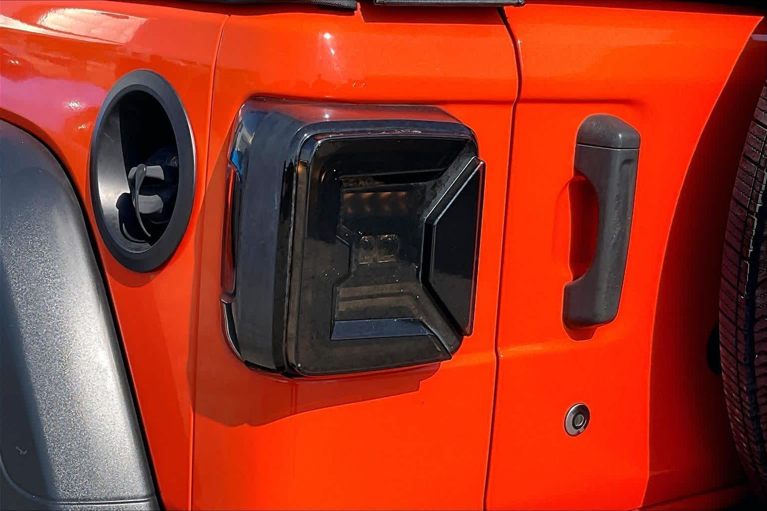 Used 2018 Punk'n Clearcoat Metallic Jeep Sport S image 25