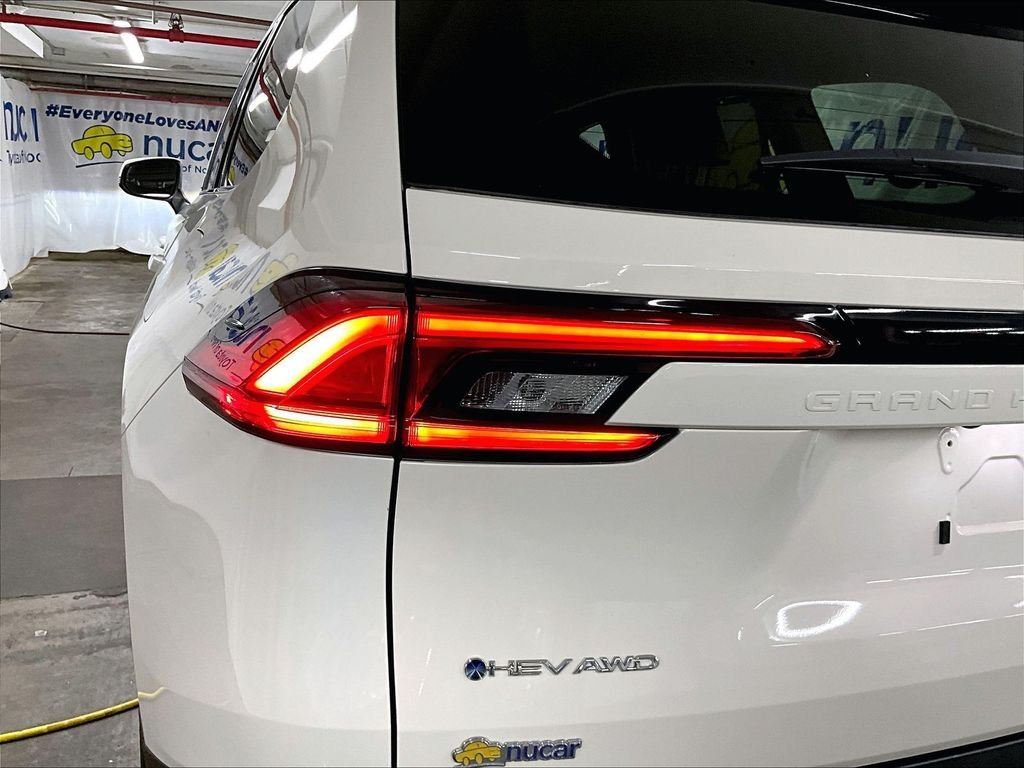 Used 2024 White Toyota XLE image 33
