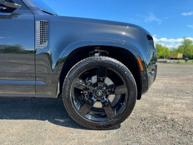 New 2024 Santorini Black LAND ROVER V8 image 9